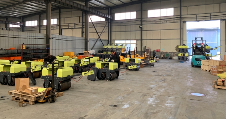 阳春三月,一批小型压路机出口外洋，，，，，，去赴一场他国春暖花开!