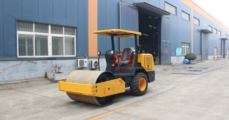 怎样操作座驾式压路机才准确？？？？？？？