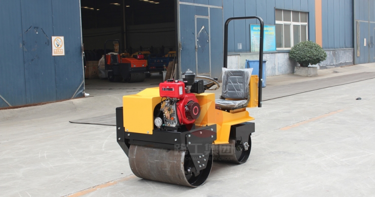 怎样有用保养小型压路机的机械传动系统呢？？？？？